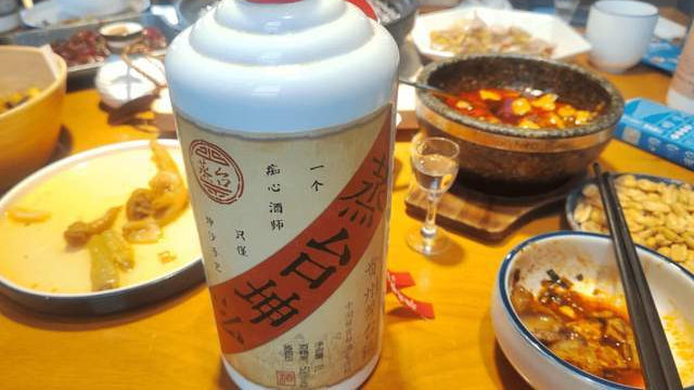 山东酒桌常见的4道下酒菜，每道菜都极具特色，老酒友轻松喝半斤