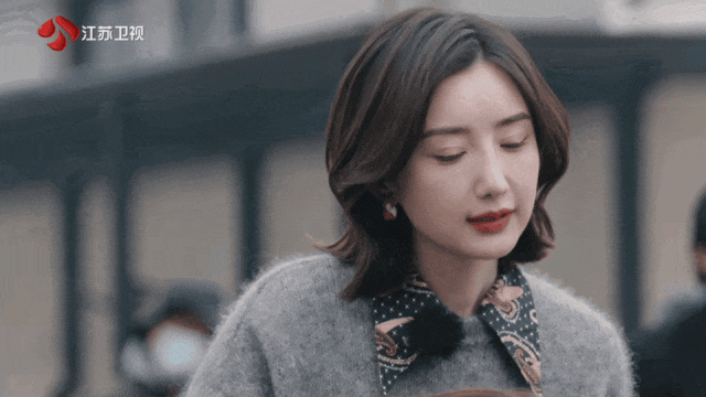 我的天,她整容了?
