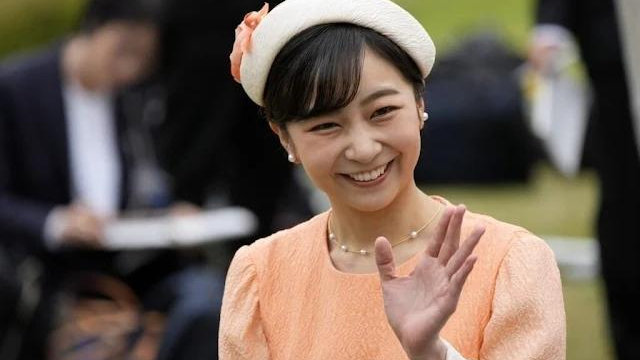 日本皇室出席游园会！雅子皇后蓝套装好美，爱子粉裙不输佳子公主