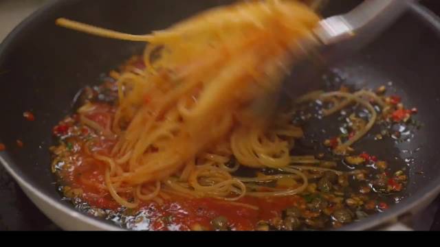 雨天的饥饿午后，他在巷子的深处，遇见一种叫做披萨的奇迹