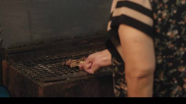 夏天的饥饿夜晚，他在似曾相识的居酒屋里，收获了久违的治愈