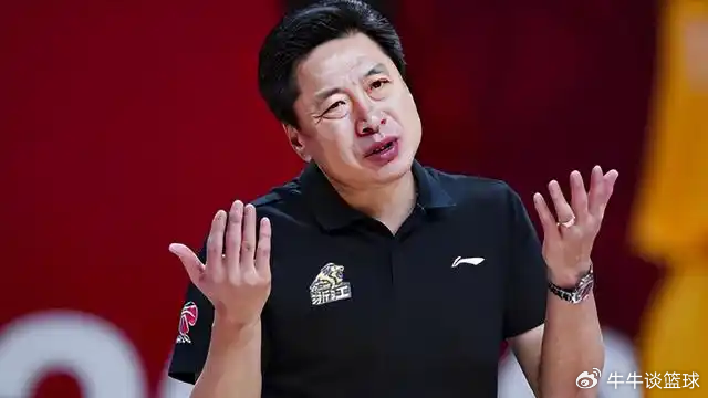 CBA传奇教练李春江现身浙江广厦主场 澄清离队传闻并展望中国男篮未来