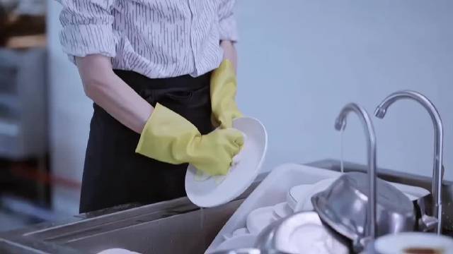 “对不起了师哥，还是小段总和翘琪更好嗑”