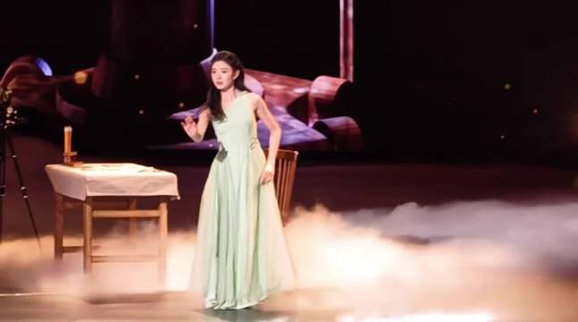 今晚舞蹈纯享版！简直就是女侠来的刘浩存 首届CMG中国电影盛典刘浩存跳舞  （cr:恰恰很想睡）