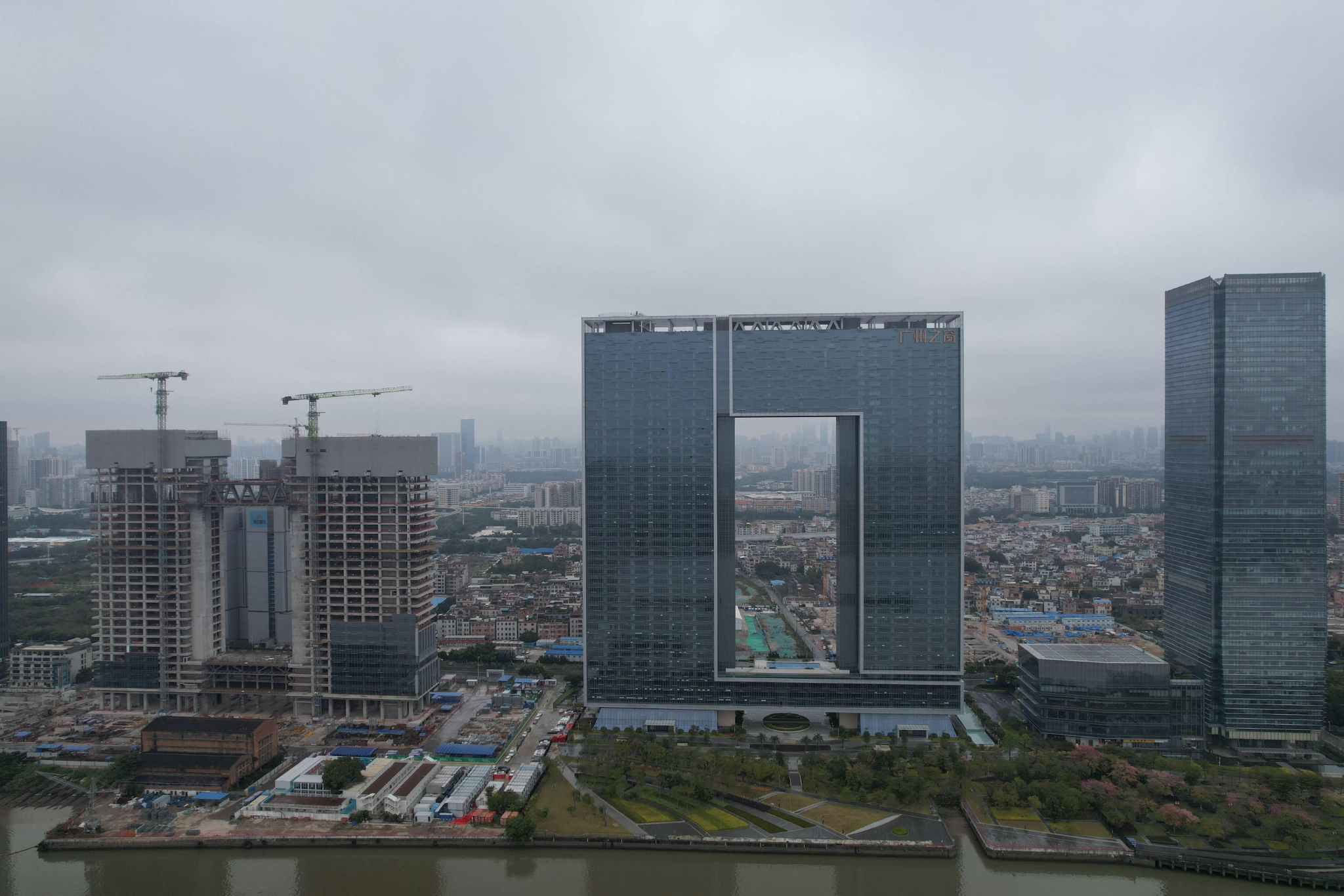 广州之窗商务港C区封顶 “100”造型即将亮相|广州|之窗|地标|城市|封顶_新浪新闻