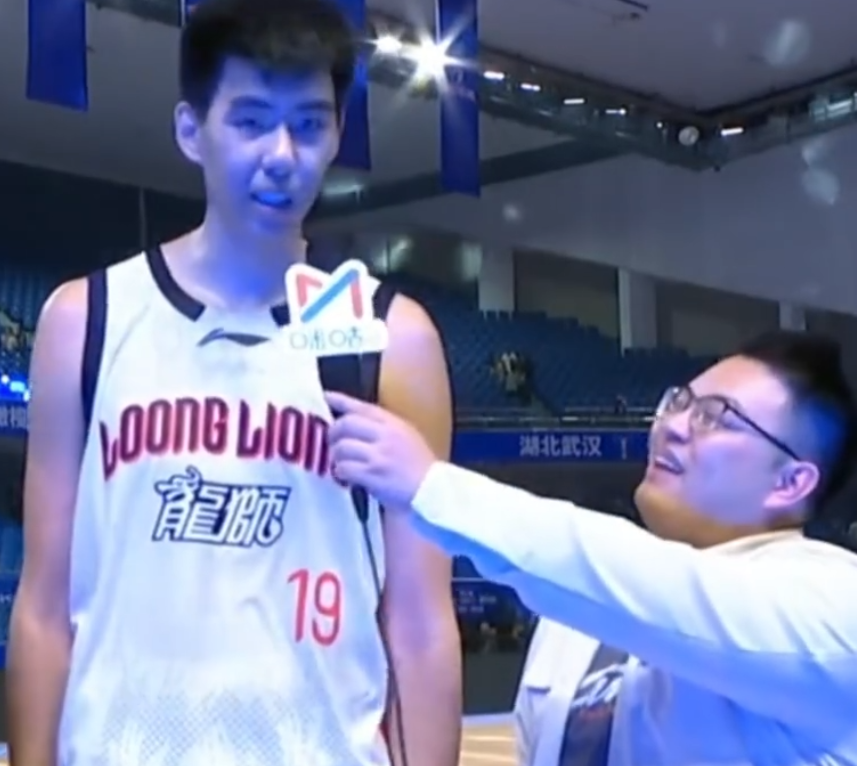 要打出来了？徐昕vs辽宁男篮砍14分6板2助 赛后采访逗乐记者
