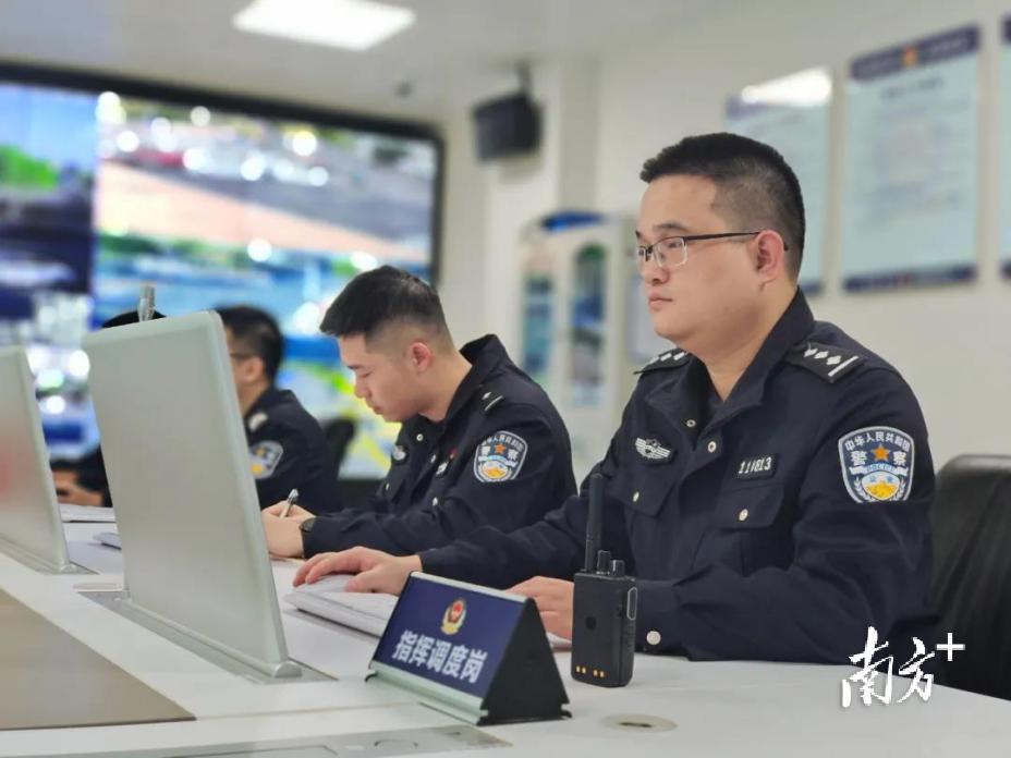 投票点赞!致敬2021年河源十大“最美基层民警”休闲区蓝鸢梦想 - Www.slyday.coM 投票点赞!致敬2021年河源十大“最美基层民警”休闲区蓝鸢梦想 - Www.slyday.coM