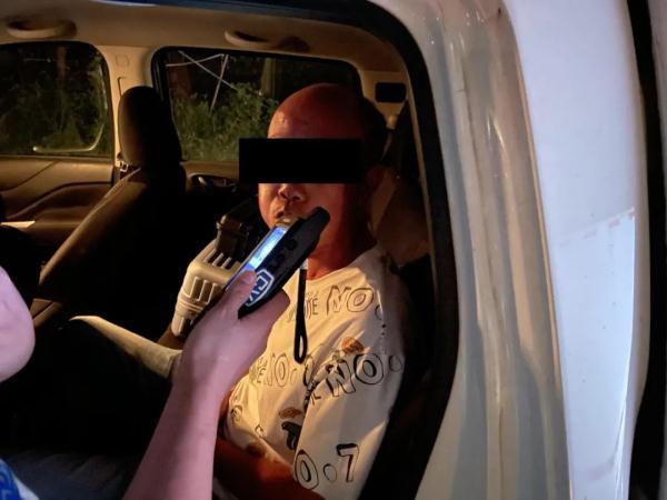 海宁一男子打“110”举报自己酒驾……休闲区蓝鸢梦想 - Www.slyday.coM 海宁一男子打“110”举报自己酒驾……休闲区蓝鸢梦想 - Www.slyday.coM