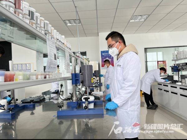 科技创新动能足——乌鲁木齐高新区(新市区)工业园区生产一线见闻休闲区蓝鸢梦想 - Www.slyday.coM 科技创新动能足——乌鲁木齐高新区(新市区)工业园区生产一线见闻休闲区蓝鸢梦想 - Www.slyday.coM