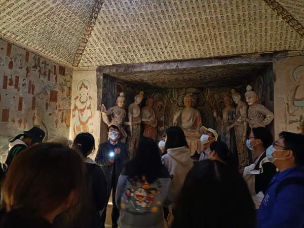 在“莫高窟”上文物保护课是什么体验?围观浙大学生在展厅的一堂课休闲区蓝鸢梦想 - Www.slyday.coM 在“莫高窟”上文物保护课是什么体验?围观浙大学生在展厅的一堂课休闲区蓝鸢梦想 - Www.slyday.coM