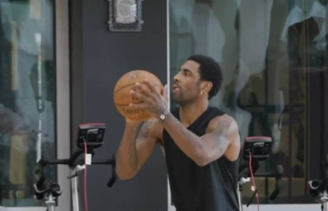 篮网三巨头首次合体,欧文时隔4年再回克城,顺便带俩内线回来? 篮网三巨头首次合体,欧文时隔4年再回克城,顺便带俩内线回来?