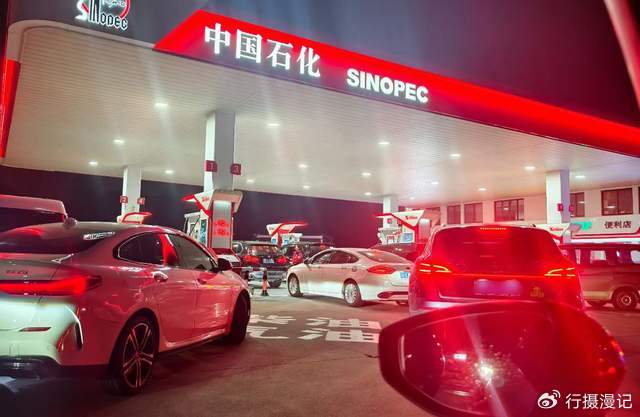 油价重回9元时代，比亚迪插混怕个啥？第五代DM技术油耗低至2.6L