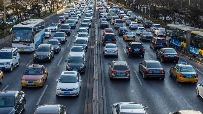 电车会不会取代油车还不知道，但不得不承认，油混车“快完蛋了”