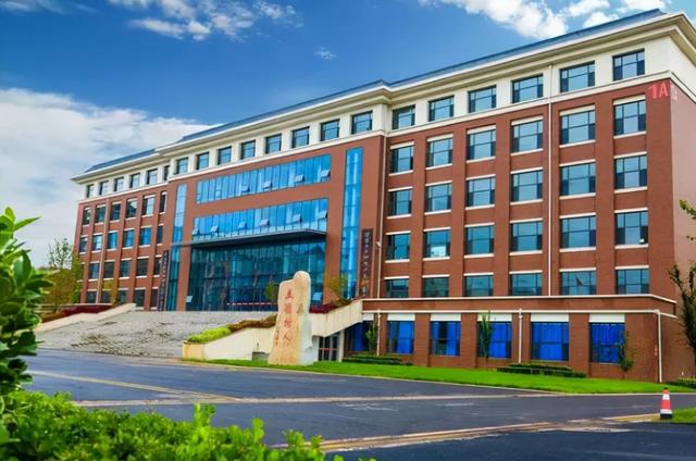 衡水桃城中学老师猥亵?警方在线辟谣:有人为流量伪造聊天记录休闲区蓝鸢梦想 - Www.slyday.coM 衡水桃城中学老师猥亵?警方在线辟谣:有人为流量伪造聊天记录休闲区蓝鸢梦想 - Www.slyday.coM