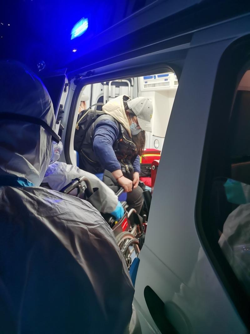 小区封控,医院接连闭环,居民做血透不能耽误…上海社区一天两夜“生命接力”休闲区蓝鸢梦想 - Www.slyday.coM 小区封控,医院接连闭环,居民做血透不能耽误…上海社区一天两夜“生命接力”休闲区蓝鸢梦想 - Www.slyday.coM