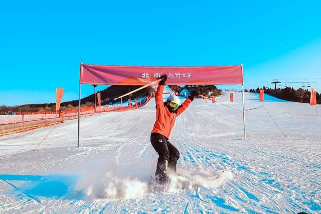 滑雪冠军跨界越野出难题 李妮娜发起全网“黑级雪道”越野挑战休闲区蓝鸢梦想 - Www.slyday.coM 滑雪冠军跨界越野出难题 李妮娜发起全网“黑级雪道”越野挑战休闲区蓝鸢梦想 - Www.slyday.coM