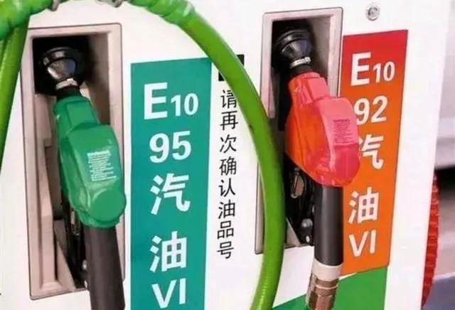 “夏天，乙醇汽油越来越不耐烧”