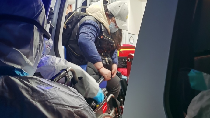 小区封控,医院接连闭环,居民做血透不能耽误…上海社区一天两夜“生命接力”休闲区蓝鸢梦想 - Www.slyday.coM 小区封控,医院接连闭环,居民做血透不能耽误…上海社区一天两夜“生命接力”休闲区蓝鸢梦想 - Www.slyday.coM