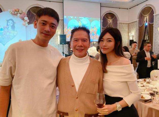 49岁苏见信与美女夜店亲密嗨玩，年初才与相恋17年女友分手