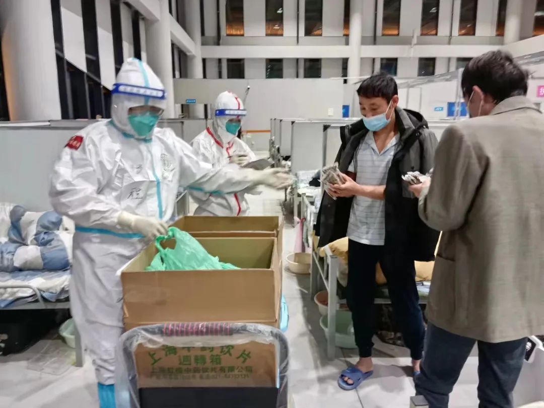 上海崇明安徽方舱医院近千名患者出院休闲区蓝鸢梦想 - Www.slyday.coM 上海崇明安徽方舱医院近千名患者出院休闲区蓝鸢梦想 - Www.slyday.coM