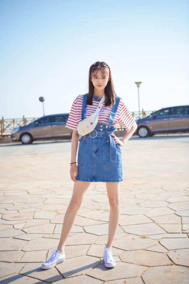 49岁苏见信与美女夜店亲密嗨玩，年初才与相恋17年女友分手