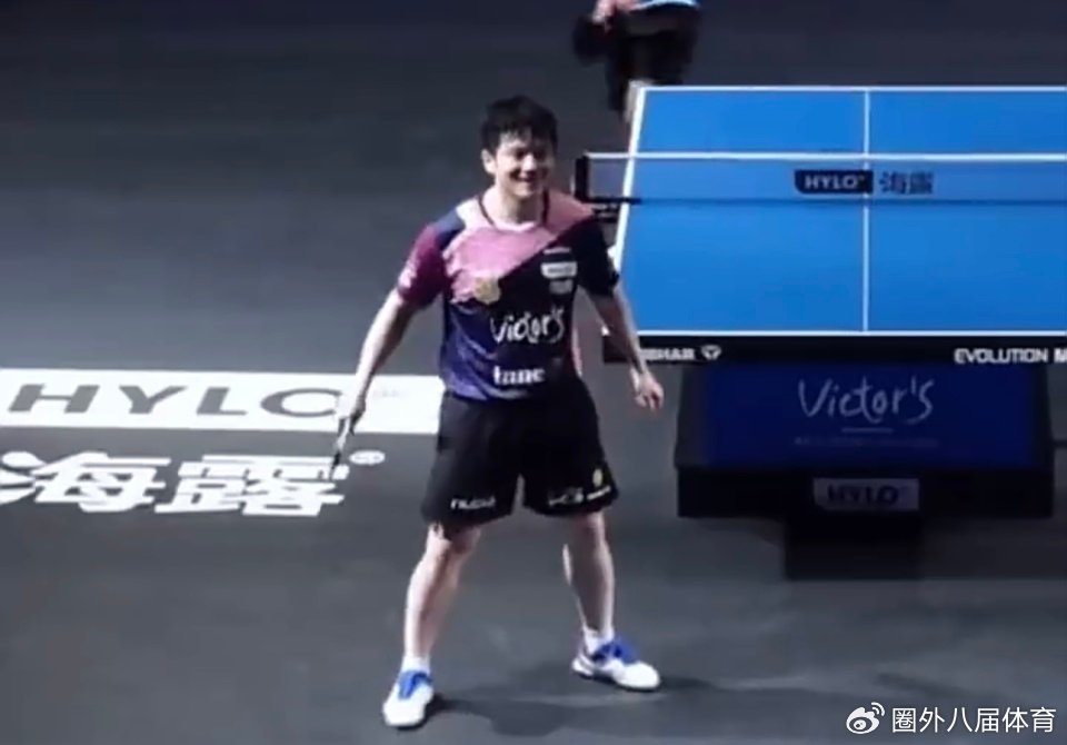 樊振东欧冠首秀空座引争议？场馆售罄背后，如何定义真正的“球迷市场”价值？