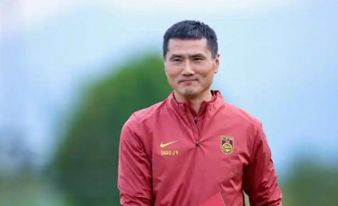 国足首次？邵佳一发声，官宣决定，足协支持，王钰栋拜合迎喜讯