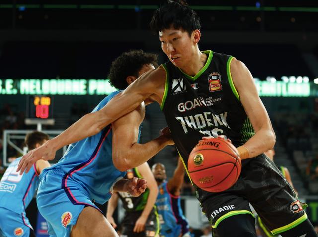 脚伤没事了,周琦NBL首秀砍8分5板3盖帽,正负值+23助球队获开门红休闲区蓝鸢梦想 - Www.slyday.coM 脚伤没事了,周琦NBL首秀砍8分5板3盖帽,正负值+23助球队获开门红休闲区蓝鸢梦想 - Www.slyday.coM