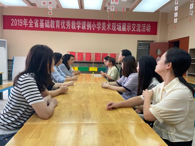 艺术素养落地生根—九江小学两校区全体美术成员开展新学期教研活动