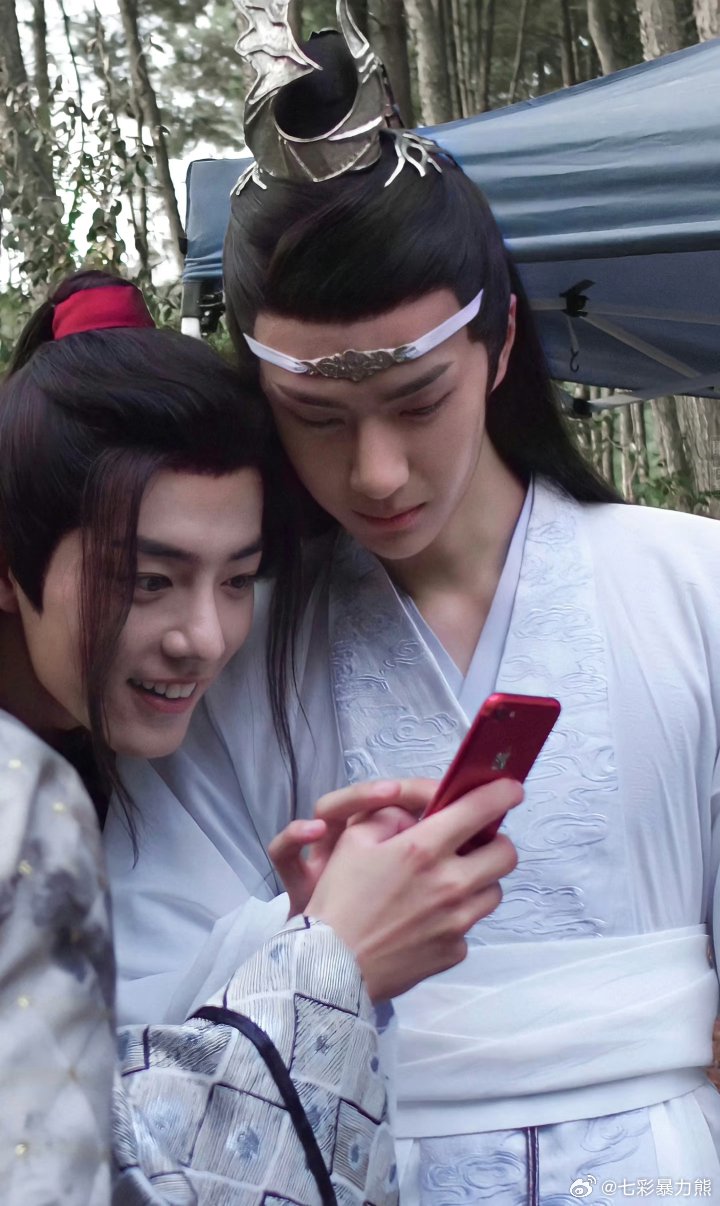 前三名分别是：《陈情令》、《隐秘的角落》、《庆余年1》