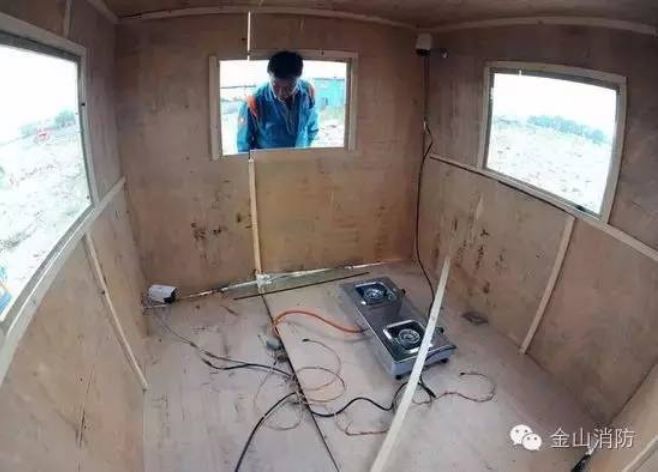 重庆一食堂发生垮塌,疑似燃气泄漏燃爆!燃气爆炸有多可怕?先灭火还是先关阀门?休闲区蓝鸢梦想 - Www.slyday.coM 重庆一食堂发生垮塌,疑似燃气泄漏燃爆!燃气爆炸有多可怕?先灭火还是先关阀门?休闲区蓝鸢梦想 - Www.slyday.coM