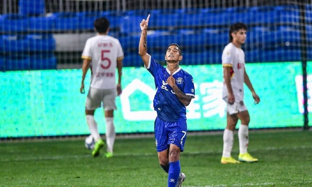 中国足球笑柄，首位归化球员放弃中国国籍获批，3年0出场赚6300万休闲区蓝鸢梦想 - Www.slyday.coM