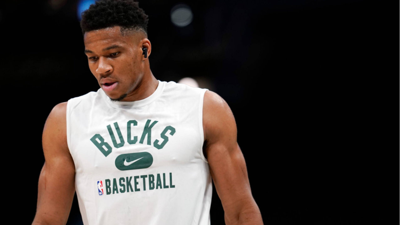 字母哥24+5复出两战全败，情绪失控吃T，老鹰16分大逆转雄鹿