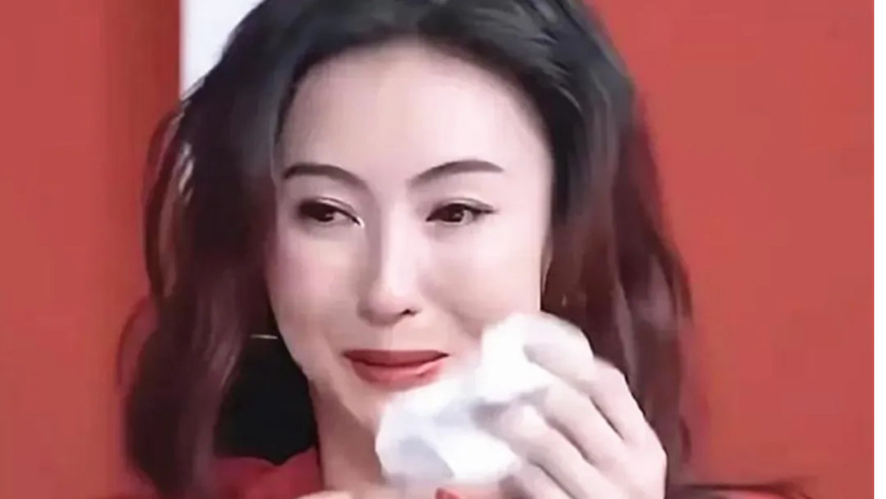 张柏芝崩溃大哭，被追讨1276万港元！她身上的3个谜，至今没解开