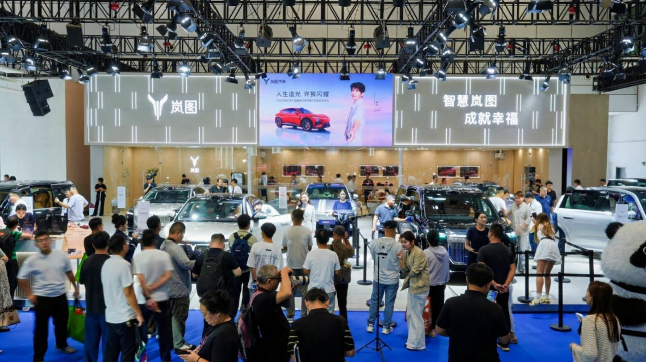 岚图梦想家9实车首次现身！岚图全阵容集结2026齐鲁秋季车展