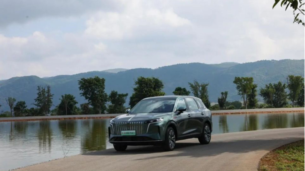 无惧-40℃+2327km续航纪录！红旗HS6 PHEV鸿鹄混动解锁全季出行自由