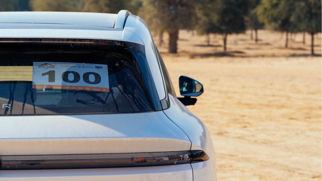 极氪也是好起来了， 让老外看看中国电车！