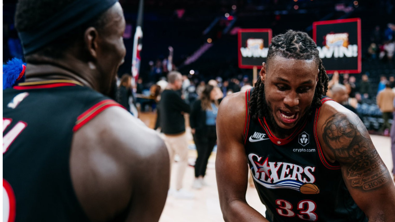 乔治替身是他？72万锋线背靠背轰42+17 赛场舞蹈引爆费城球馆