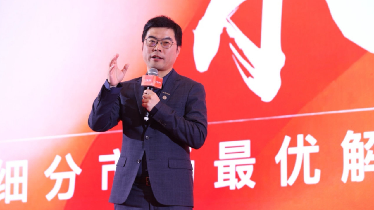 AI原生赋能 高端强势回归——上汽乘用车张亮眼中荣威的破局之道
