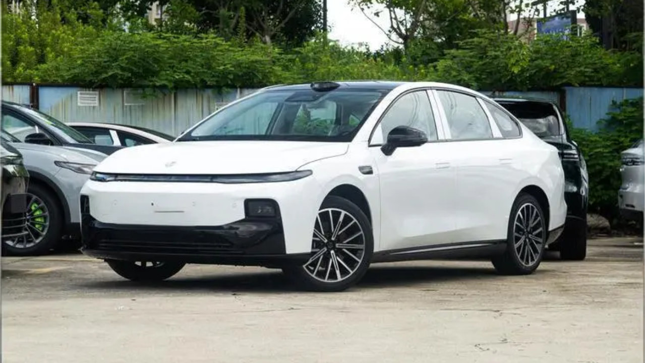 零跑B01：OTA后判若两车，不拼参数拼体验