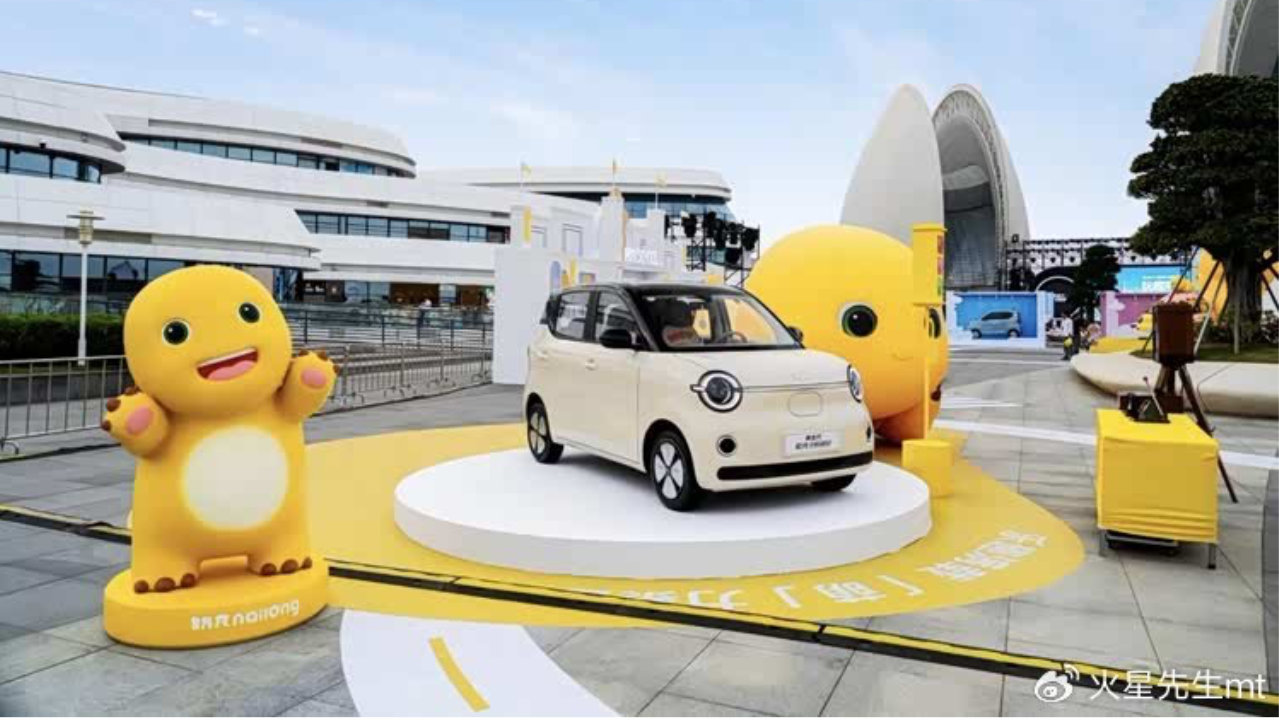 第五代宏光MINIEV正式上市 树立四门玩趣代步车新标杆