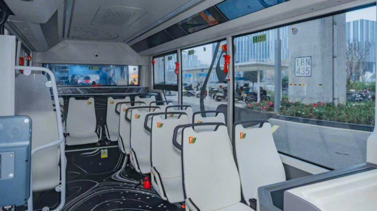 无人驾驶公交车来咯！成都首例自动驾驶定制公交开跑