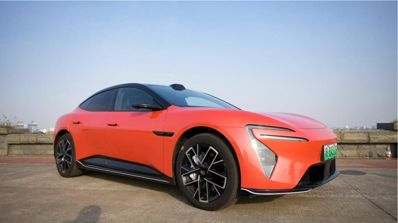 试驾阿维塔06：电子爱好者的轿跑幻想，驾驶乐趣没跟上炫酷设计