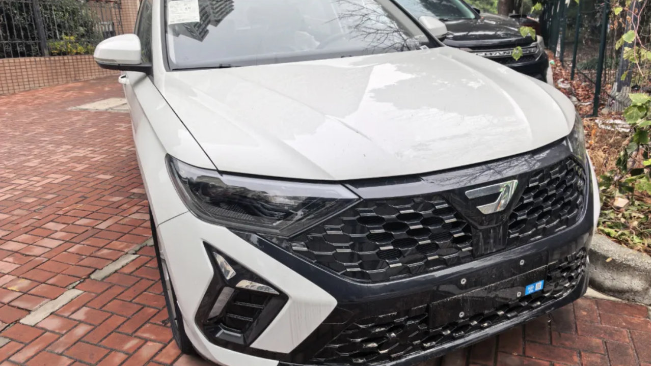 6万多手动挡大众SUV！鹰眼大灯+18寸轮毂，后备箱能当床，油耗才5.6L