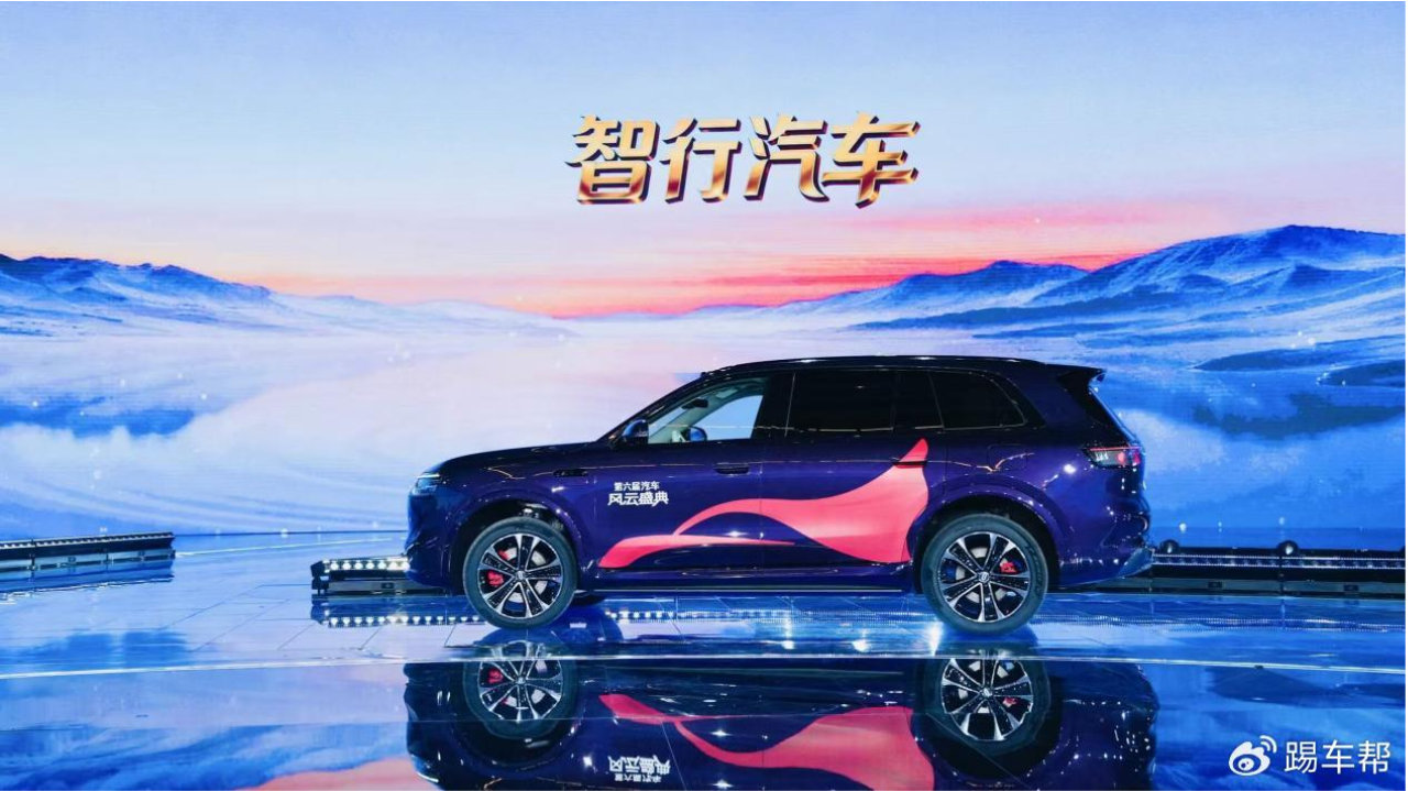 问界M8获第六届《汽车风云盛典》“风云2025智行汽车”