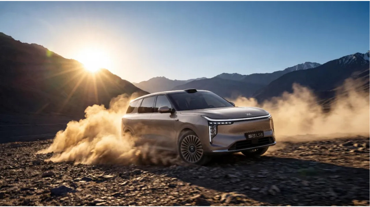 智己LS8：最便宜的“8系”，能省能花