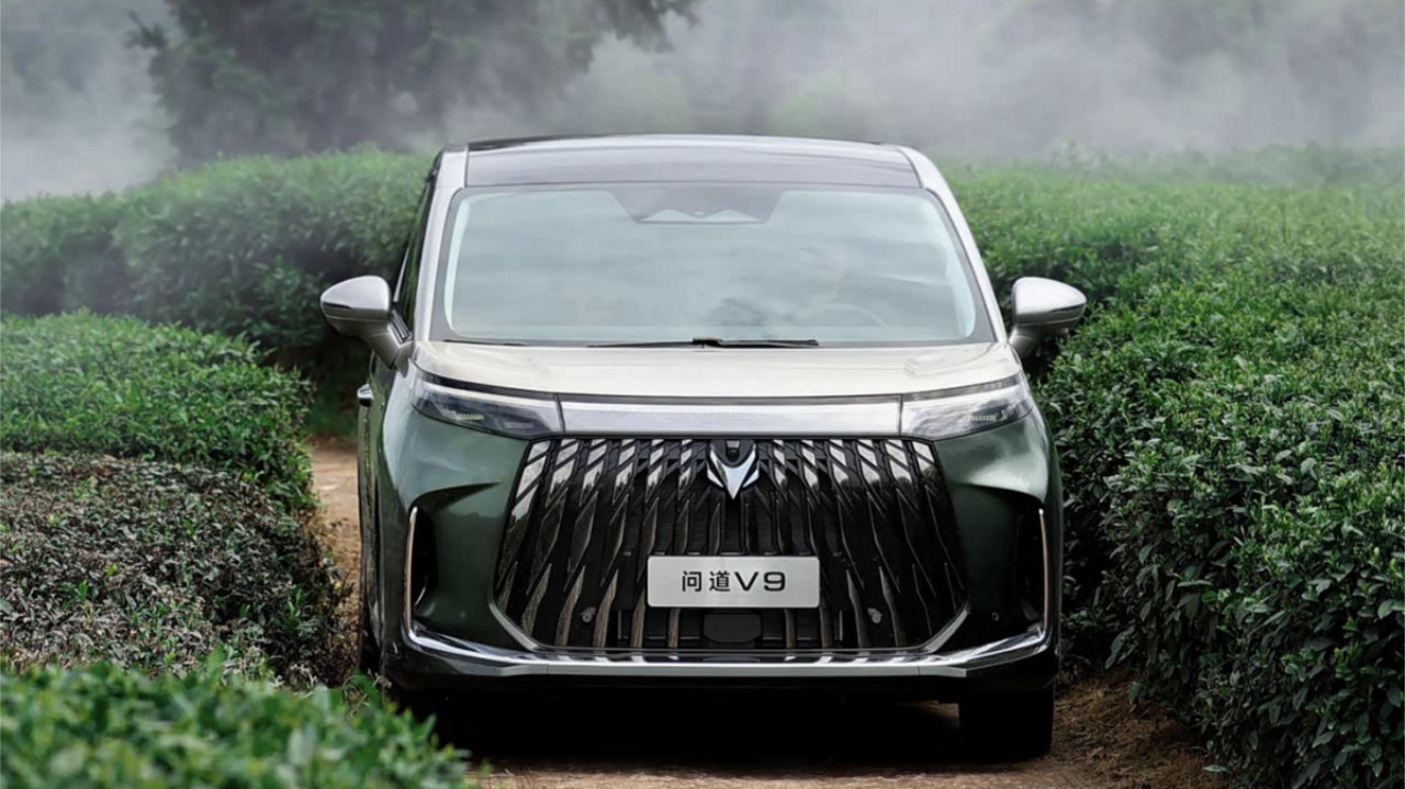 20万级新能源MPV新选择，极狐问道V9值不值得买？