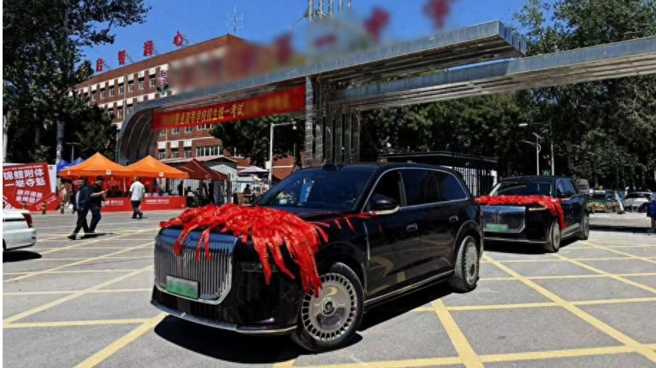 考场外惊现“镇场神器”！岚图泰山应援车硬核护考火了！