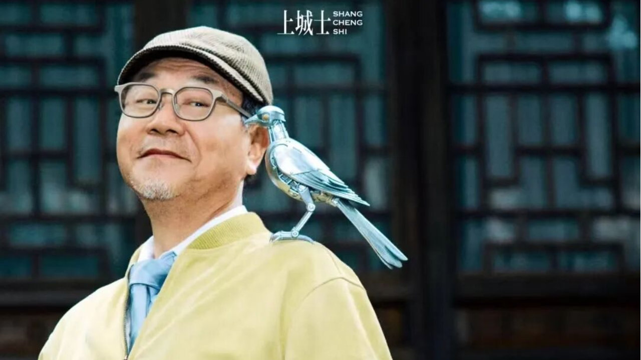 王嘉尔赵露思也“难搭”的科技时尚单品，竟被范伟戴出最百搭的范儿？