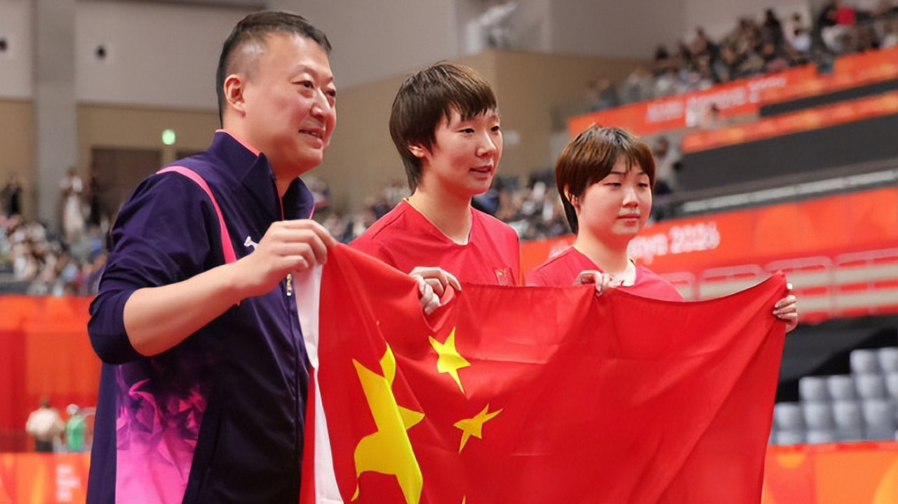 亚运会乒乓女双决赛：4-0！王曼昱蒯曼零封日本，日本女乒颗粒无收！
